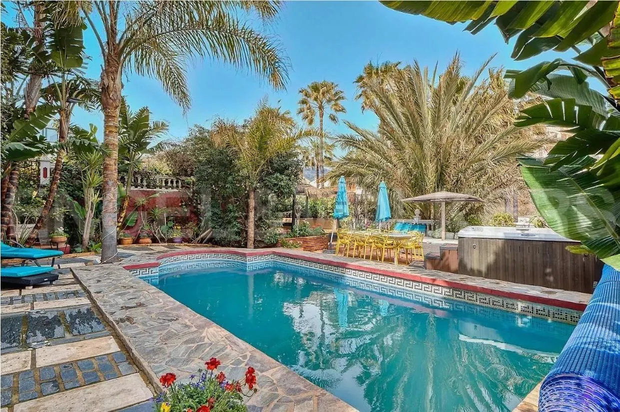 Majestic Villa By The Beach Heated Private Pool & Jacuzzi بينالماذينا